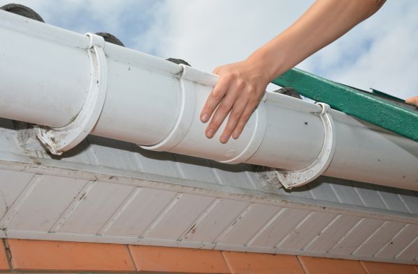Gutter Reattachment in Niles
